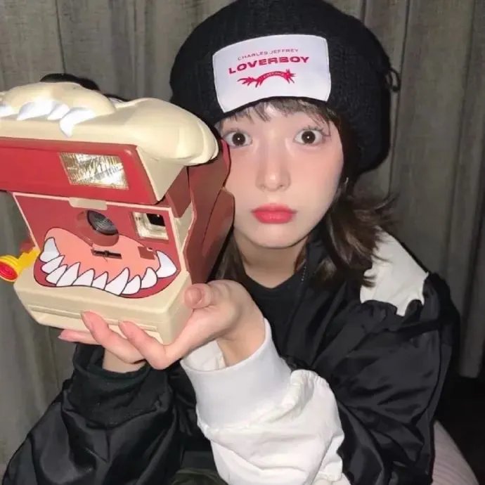 女军官与魔鬼 封面
